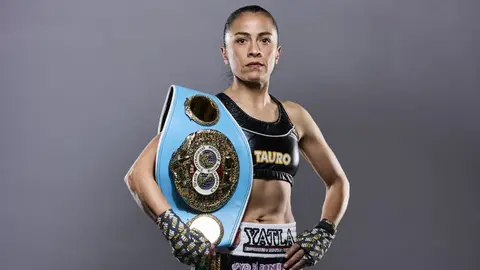 Policía de la CDMX, Irma García, retiene campeonato mundial supermosca tras vencer a Emma Dolan