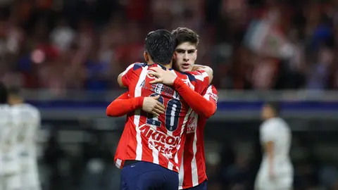 Hormiga festeja el empate ante Pumas con Ángel Sepúlveda | MEXSPORT