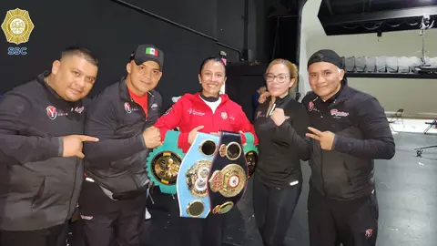Foto de Irma con sus compañeros de la policía | X: @SSC_CDMX