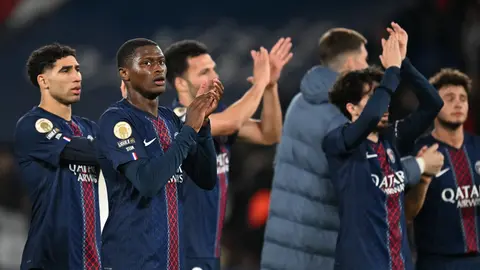 Plantilla del Paris Saint-Germain celebrando tras un partido l AP