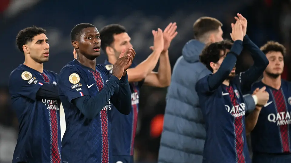 Plantilla del Paris Saint-Germain celebrando tras un partido l AP