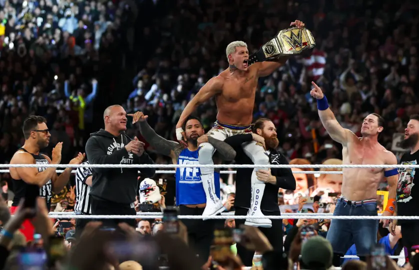 Cody Rhodes con el Campeonato Indiscutido de WWE l AP