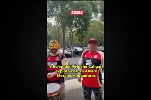 La Afición Del Peluche Caligari Tras La Derrota De Su Equipo