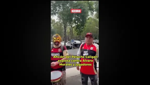 La Afición Del Peluche Caligari Tras La Derrota De Su Equipo