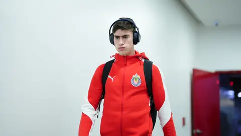Armando González llegando al partido de Chivas contra Pumas l IMAGO7