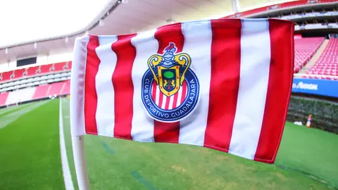 Banderín de Chivas en el Estadio Akron | Imago7