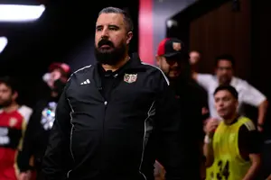 "Es una ching…": afición de Peluche Caligari reacciona al debut de Álvaro Morales como entrenador
