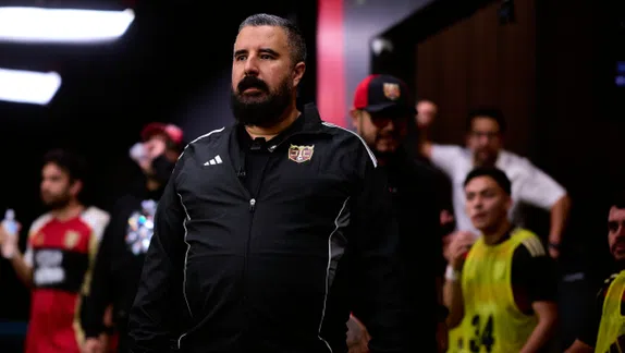 "Es una ching…": afición de Peluche Caligari reacciona al debut de Álvaro Morales como entrenador