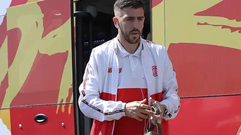 Paulinho llegan al partido ante Querétaro l IMAGO7