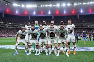 Pumas a pie en Guadalajara: Autobús se descompone y los deja 'varados'