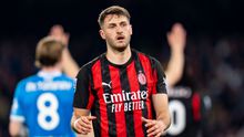 Santiago Giménez en partido con AC Milan| AFP