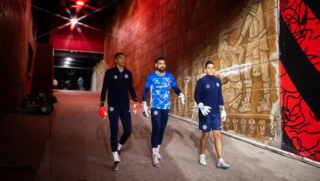 Con la competencia interna entre Gudiño y Mier, ¿quién será el portero titular de Cruz Azul?