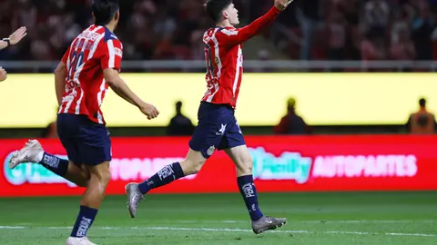 Armando "La Hormiga" González anotando ante Pumas | MEXSPORT