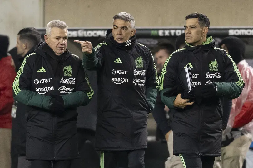 Javier Aguirre y su cuerpo técnico con la Selección Mexicana | IMAGO 7