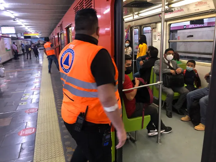Usuarios deberán mantener la calma ante la alerta sísmica que sonará a las 11:00 horas. / Metro CDMX