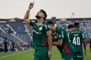 Palmeiras vence a Sporting Cristal en Lima y toma liderato en Libertadores