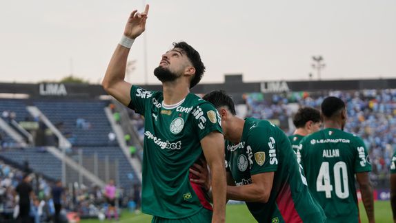 Palmeiras vence a Sporting Cristal en Lima y toma liderato en Libertadores