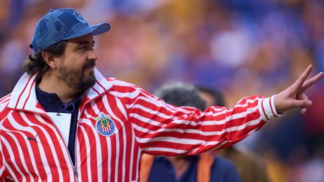 Amaury Vergara en un partido de Chivas en la Liga MX | MEXSPORT