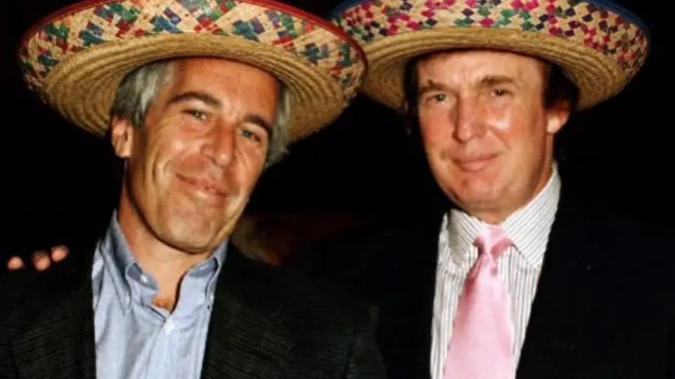 El senador Chuck Schumer respondió con otra imagen editada, elevando la tensión en redes sociales. / @SenSchumer