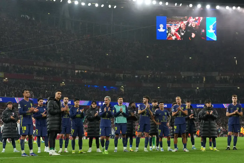 Jugadores de Atlético de Madrid agradecen a su afición tras la derrota contra Arsenal en Champions League | AP