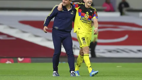 Israel Reyes con André Jardine en partido de América en la Liga MX | IMAGO 7