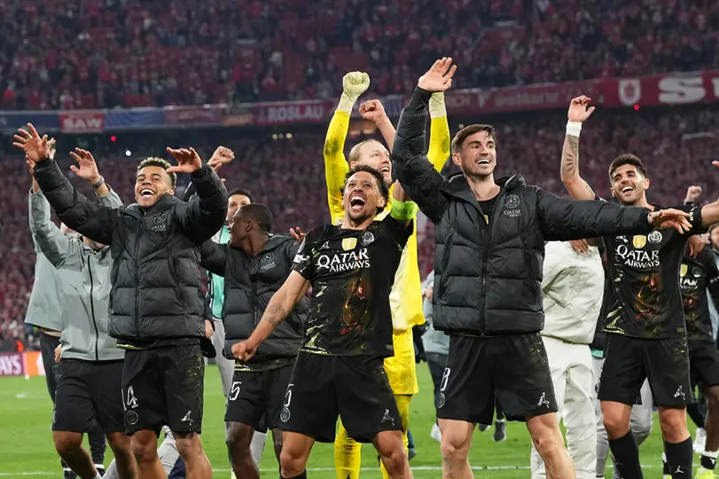 Jugadores de PSG en celebración tras eliminar a Bayern Munich en Champions League | AP