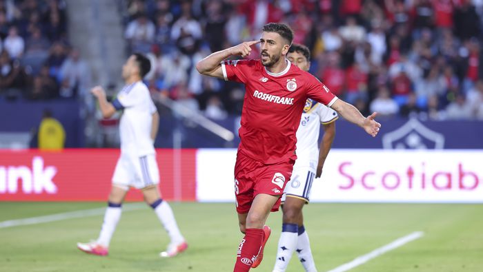 Paulinho celebra anotación | RÉCORD