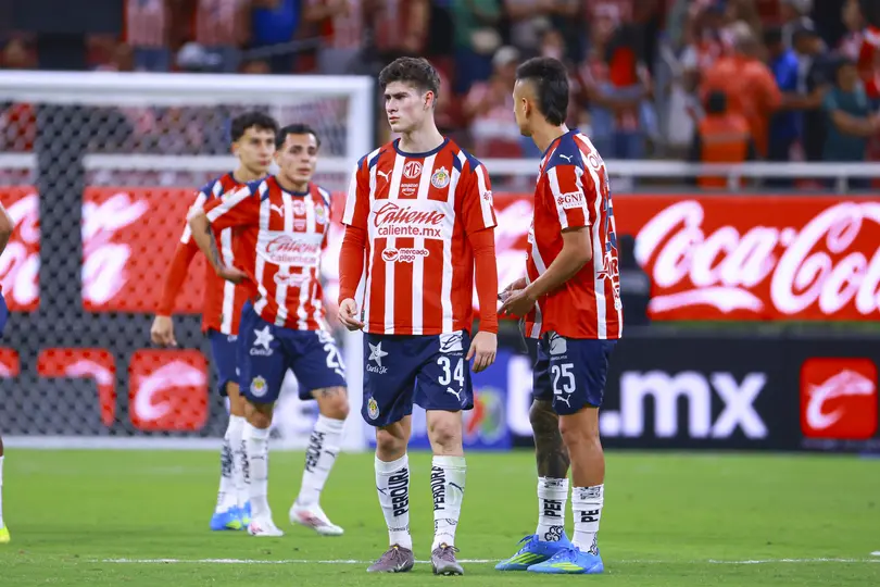 Armando 'Hormiga' González y Roberto Alvarado con Chivas en la Liga MX | MEXSPORT