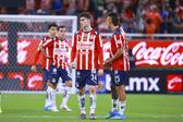 Armando 'Hormiga' González y Roberto Alvarado con Chivas en la Liga MX | MEXSPORT