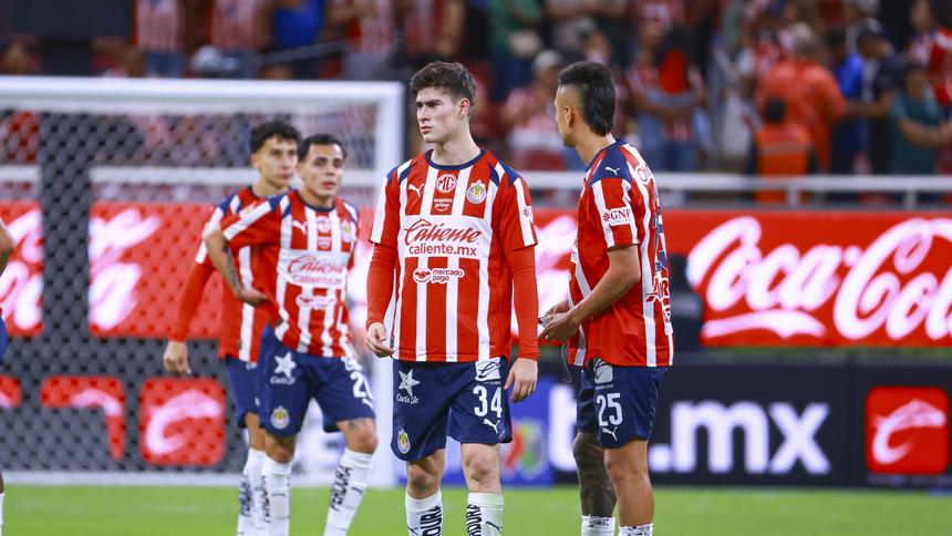 Armando 'Hormiga' González y Roberto Alvarado con Chivas en la Liga MX | MEXSPORT