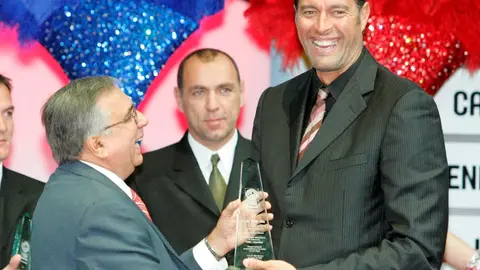 José 'Piculín' Ortiz recibiendo premio | AP