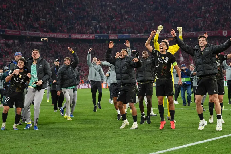 Jugadores de PSG en celebración tras eliminar a Bayern Munich en Champions League | AP