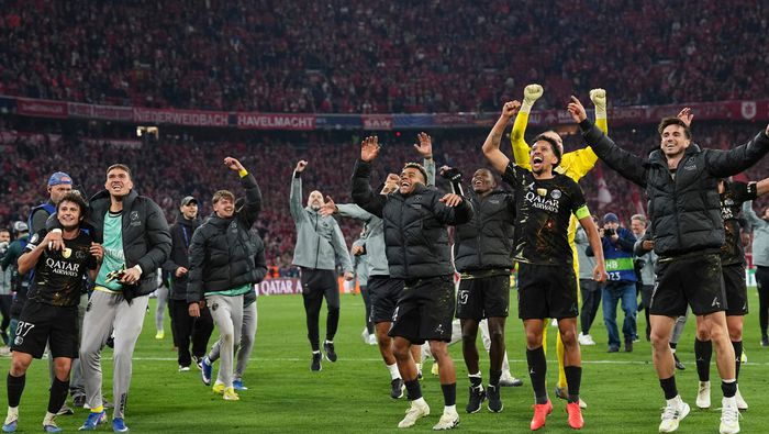 Jugadores de PSG en celebración tras eliminar a Bayern Munich en Champions League | AP