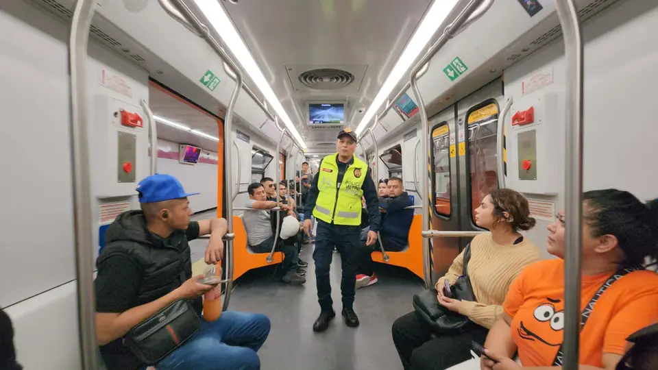 En caso de estar en vagones, se pide permanecer en el lugar hasta recibir instrucciones. / Metro CDMX