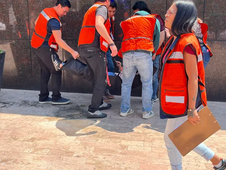 Miles de personas participaron en el Primer Simulacro Nacional 2026 tras activarse la alerta sísmica a las 11:00 horas./ Mariana Alcántara