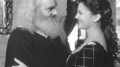 El actor interpretó a Leonardo da Vinci en Por siempre Cenicienta. / IMDb