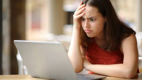 Descuentos demasiado atractivos y promociones exclusivas son algunas de las tácticas más utilizadas por ciberdelincuentes. / iStock