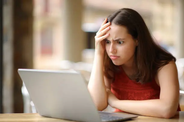Descuentos demasiado atractivos y promociones exclusivas son algunas de las tácticas más utilizadas por ciberdelincuentes. / iStock