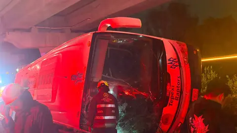 Los primeros reportes indican que el conductor perdió el control al entrar a una intersección / Especial