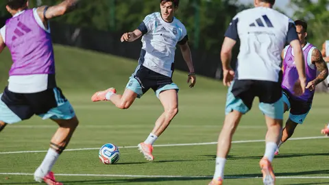 Leonardo Balerdi en el entrenamiento l X:Argentina