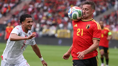 Elias Achouri y Timothy Castagne en amistoso | AP