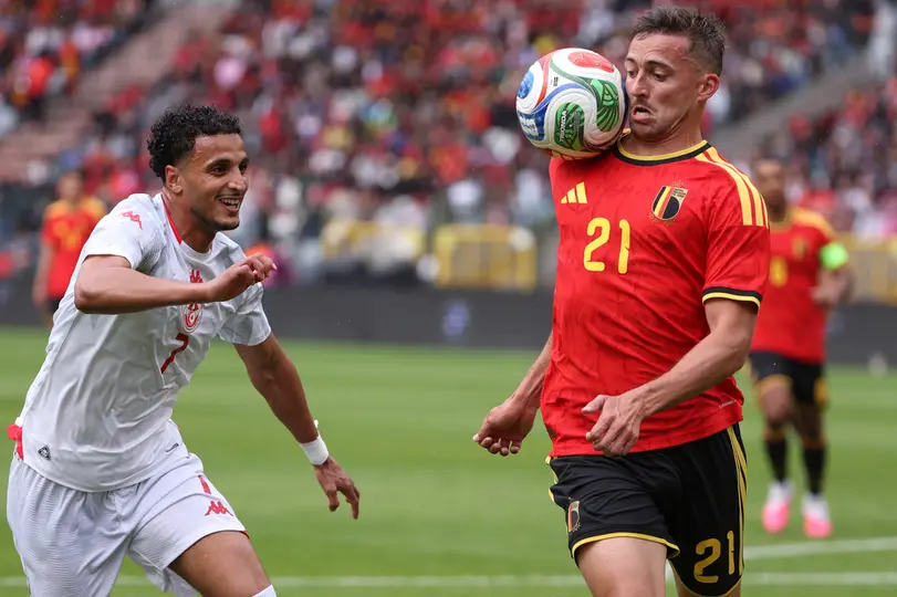 Elias Achouri y Timothy Castagne en amistoso | AP