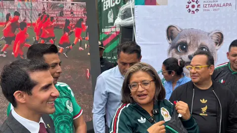 El director de la Conade, Rommel Pacheco junto con la alcaldesa de Iztapalapa, Aleida Alavez Ruiz. / Georgina Sánchez