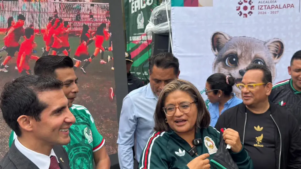 El director de la Conade, Rommel Pacheco junto con la alcaldesa de Iztapalapa, Aleida Alavez Ruiz. / Georgina Sánchez