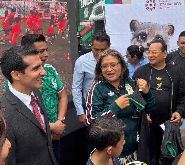 El director de la Conade, Rommel Pacheco junto con la alcaldesa de Iztapalapa, Aleida Alavez Ruiz. / Georgina Sánchez