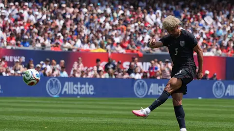 Antonee Robinson con Estados Unidos | AP