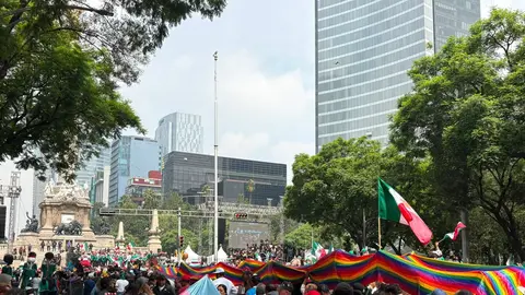 Desde el Ángel de la Independencias hasta la Zona del Caballito legaba la gente para realizar la ola / Redes Sociales