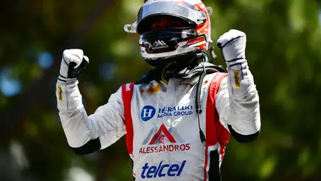 Noel León hace historia en Mónaco y emula la hazaña de Checo Pérez