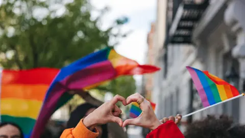 La bandera arcoíris fue creada en 1978 y se convirtió en un símbolo global del Orgullo LGBT+. / iStock