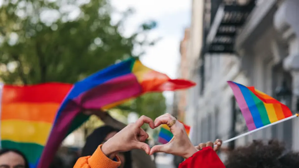 La bandera arcoíris fue creada en 1978 y se convirtió en un símbolo global del Orgullo LGBT+. / iStock